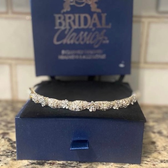 Bridal Classics Head Piece - Picture 2 of 4